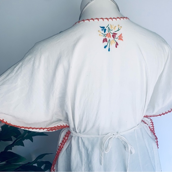 b l o o m :: Vintage 70s Floral Boho Embroidered Tunic - Picture 3 of 14